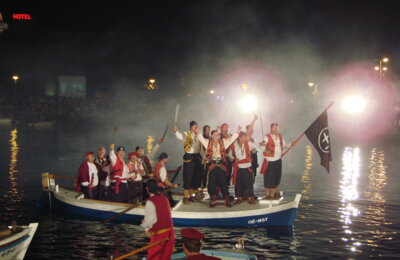 28. lipnja Omiš ponovno postaje grad gusara – čeka nas večer puna tradicije, zabave i koncert Miroslava Škore