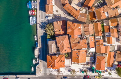 Omiš obilježava 35. obljetnicu osnutka Hrvatske ratne mornarice i uplovljavanja DJB-103 u kanjon rijeke Cetine